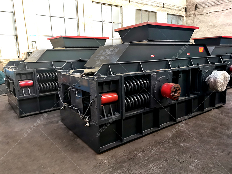 時(shí)產(chǎn)100噸瓜米石對(duì)輥制砂機(jī)多少錢？