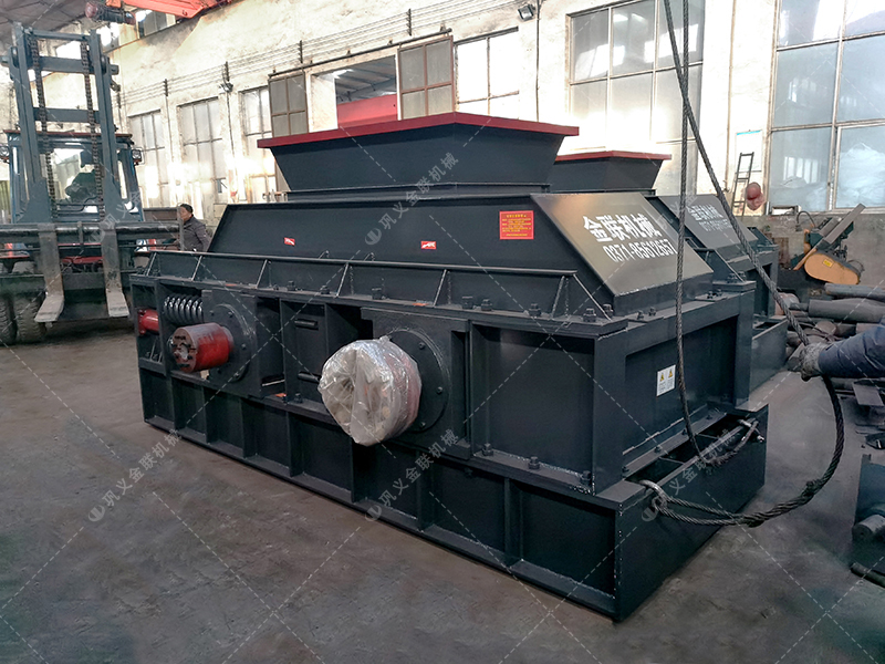 時(shí)產(chǎn)100噸瓜米石對(duì)輥制砂機(jī)多少錢？