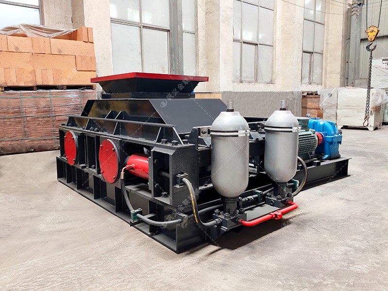 如何正確操作石英石對輥制砂機以提高生產(chǎn)效率？