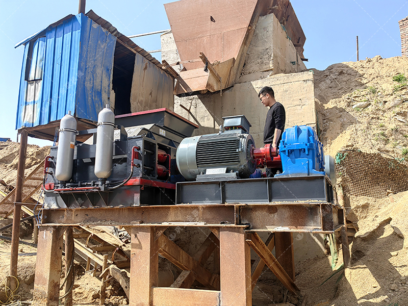 青石制砂難題多？對(duì)輥破碎機(jī)如何輕松應(yīng)對(duì)？