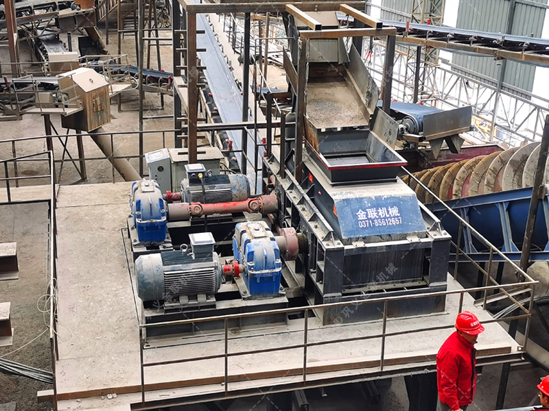 高硬度物料制砂效率低、損耗大？對輥破碎機(jī)輕松實現(xiàn)“流暢高產(chǎn)”